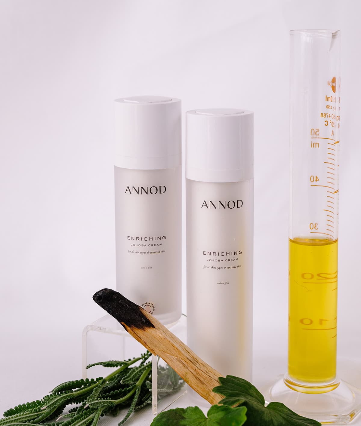 A set consisting a 30 ml and 50ml of Enriching Jojoba Cream with natural ingredients
