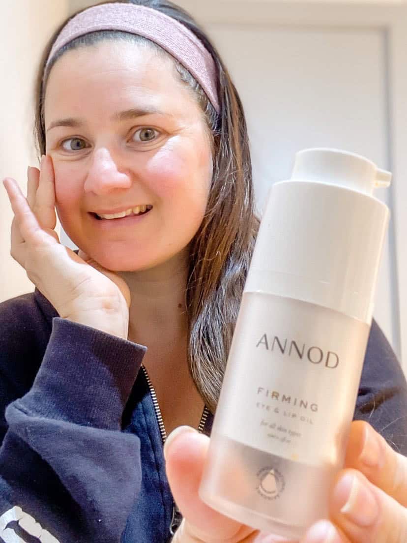 A customer with Annod's Firming Eye and Lip Oil